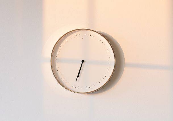 Image of a clock on the wall